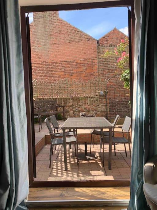 Award winning pet friendly paddock cottage Whitby Exteriör bild