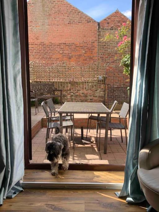 Award winning pet friendly paddock cottage Whitby Exteriör bild