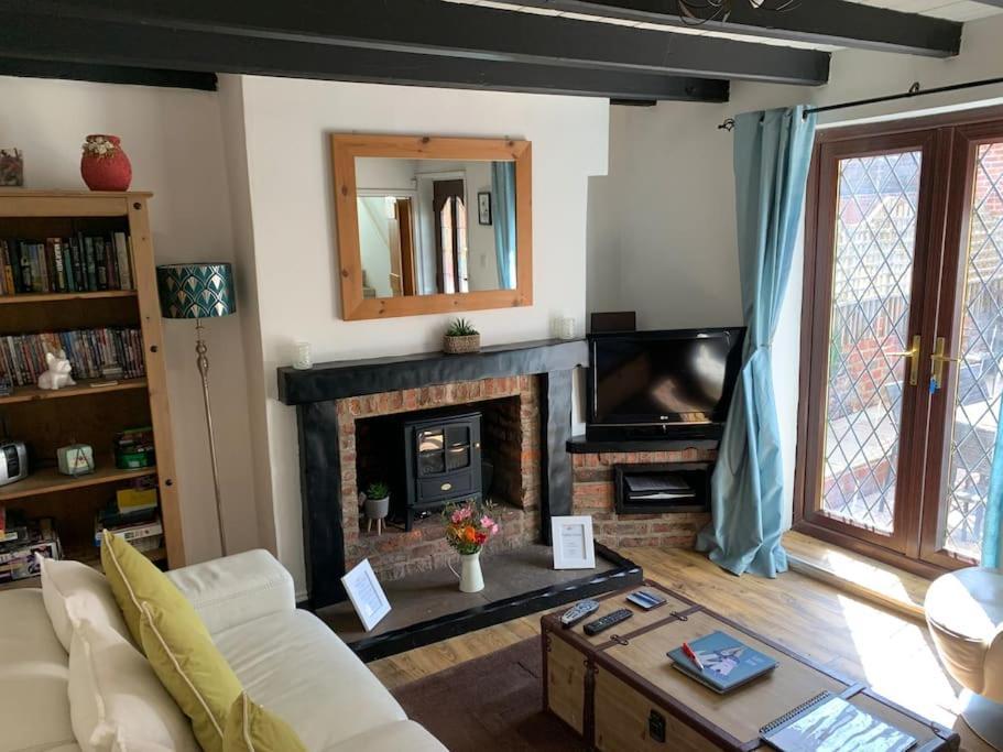 Award winning pet friendly paddock cottage Whitby Exteriör bild