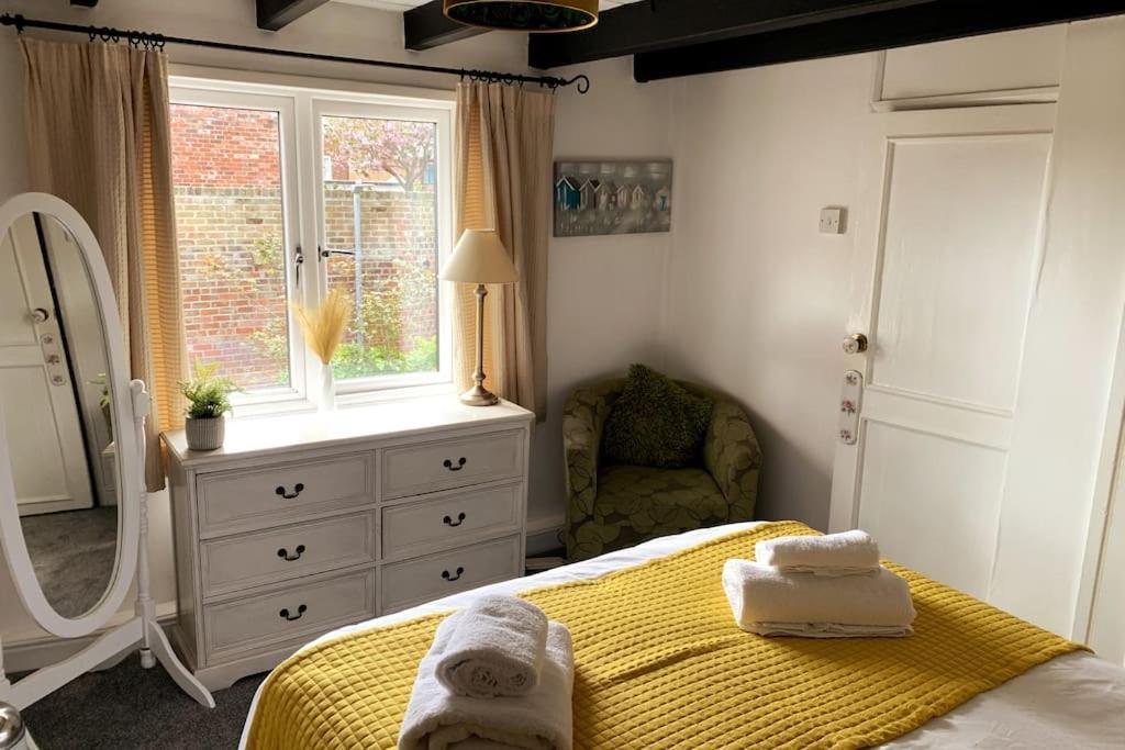 Award winning pet friendly paddock cottage Whitby Exteriör bild