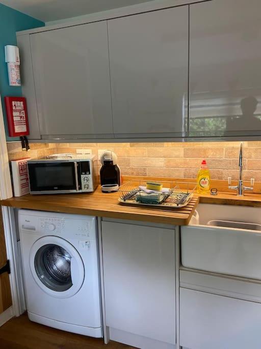 Award winning pet friendly paddock cottage Whitby Exteriör bild