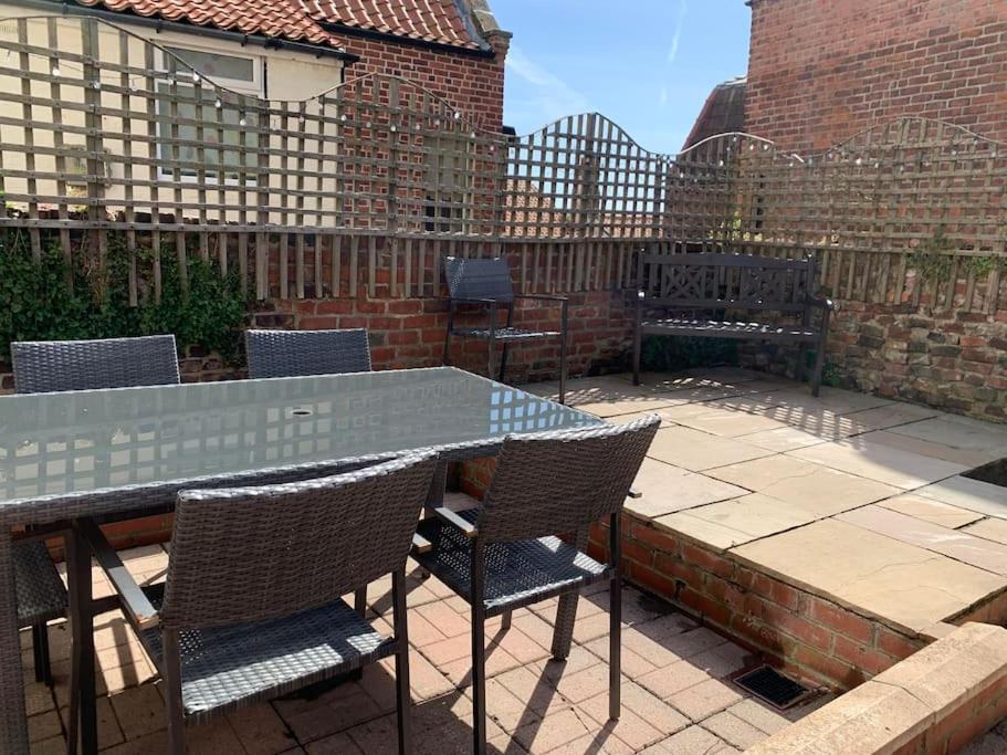 Award winning pet friendly paddock cottage Whitby Exteriör bild