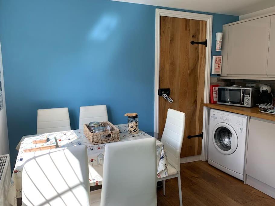 Award winning pet friendly paddock cottage Whitby Exteriör bild
