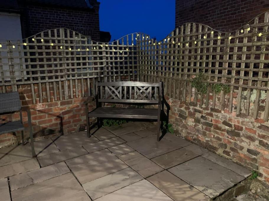 Award winning pet friendly paddock cottage Whitby Exteriör bild