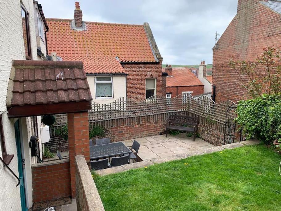 Award winning pet friendly paddock cottage Whitby Exteriör bild