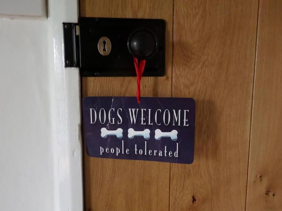 Award winning pet friendly paddock cottage Whitby Exteriör bild