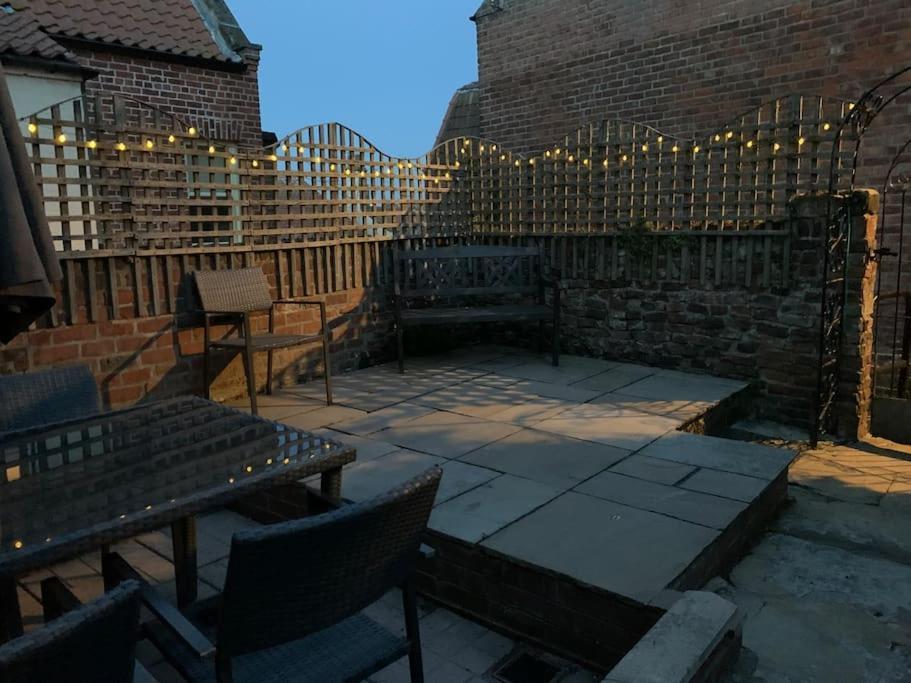 Award winning pet friendly paddock cottage Whitby Exteriör bild