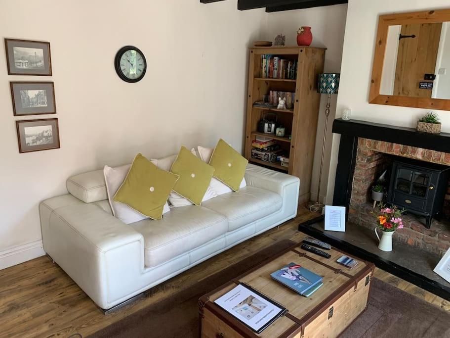 Award winning pet friendly paddock cottage Whitby Exteriör bild