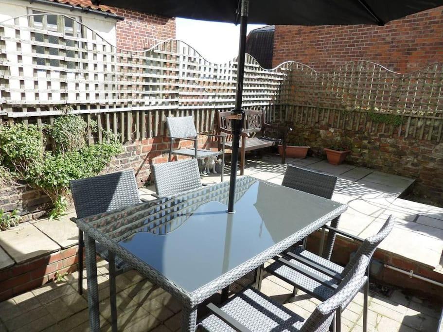 Award winning pet friendly paddock cottage Whitby Exteriör bild